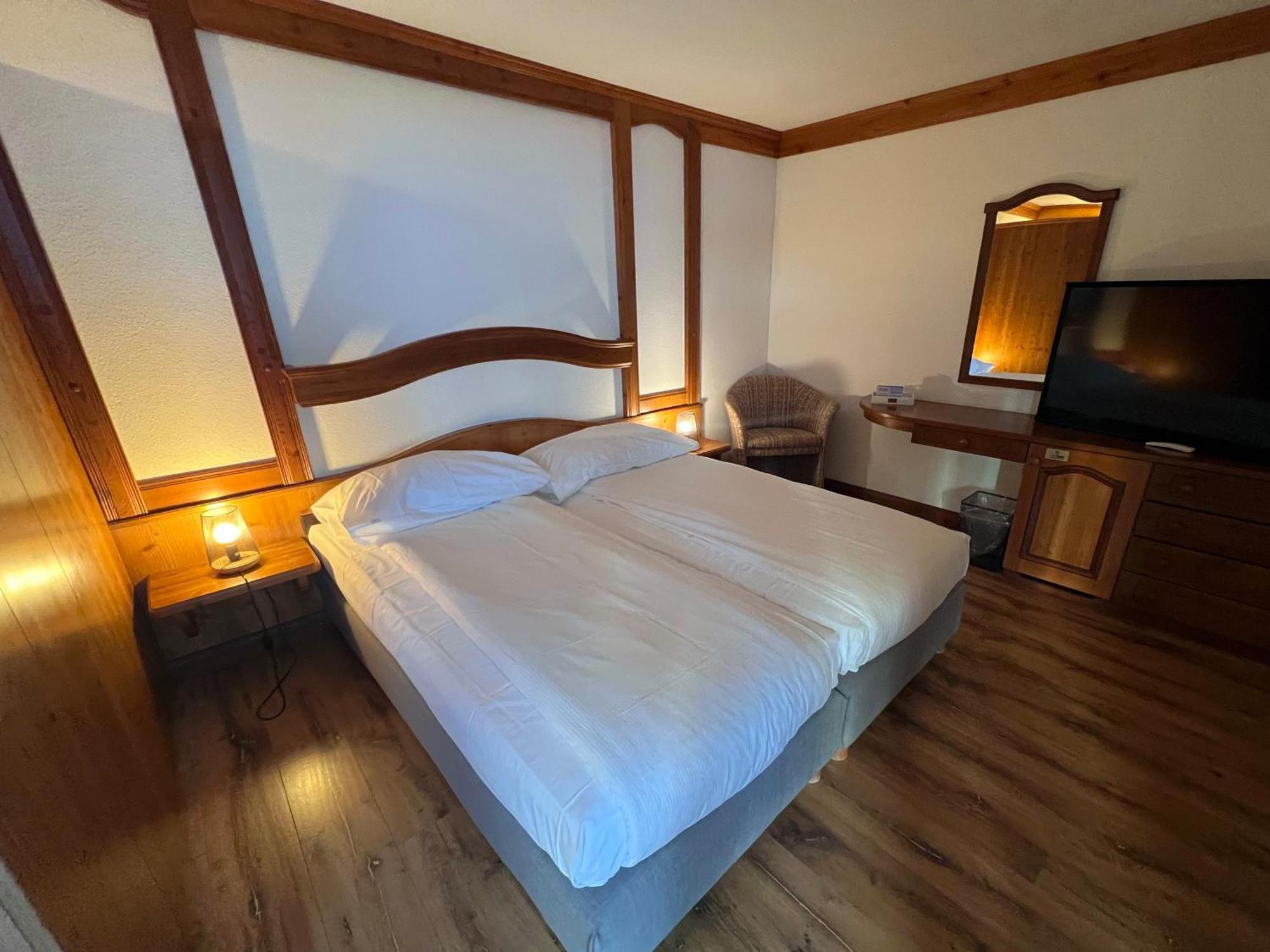 Hotel Chalet Royal Вейзоназ Екстериор снимка